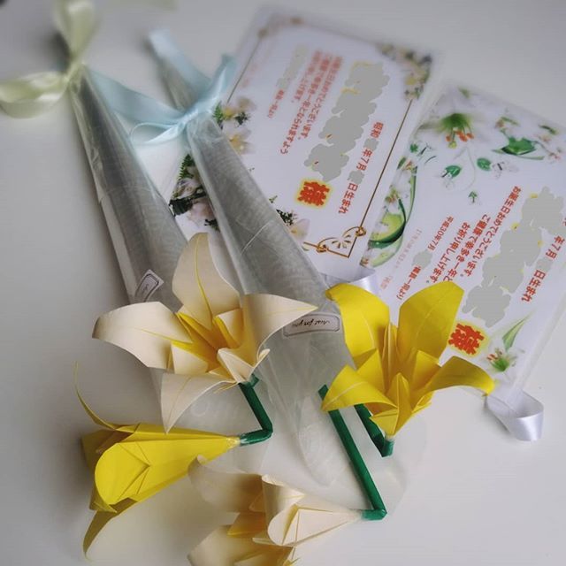 Ripple T Co eyk5p9ax夜勤中 空いてる時間に施設の利用者さん用のお誕生日カードを作りました 今年度は誕生月の花を折り紙で折り ささやかな花束にしてプレゼントしてます 7月はユリの花です 折り紙 折り紙フラワー 誕生日カード 高齢