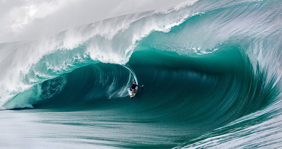 Aloha Friday! Throw on your bathing suit and gear up for a gnarly weekend out on the waves. See you there! #alohafriday #surfing #bigsurf #hawaii #ilovehawaii