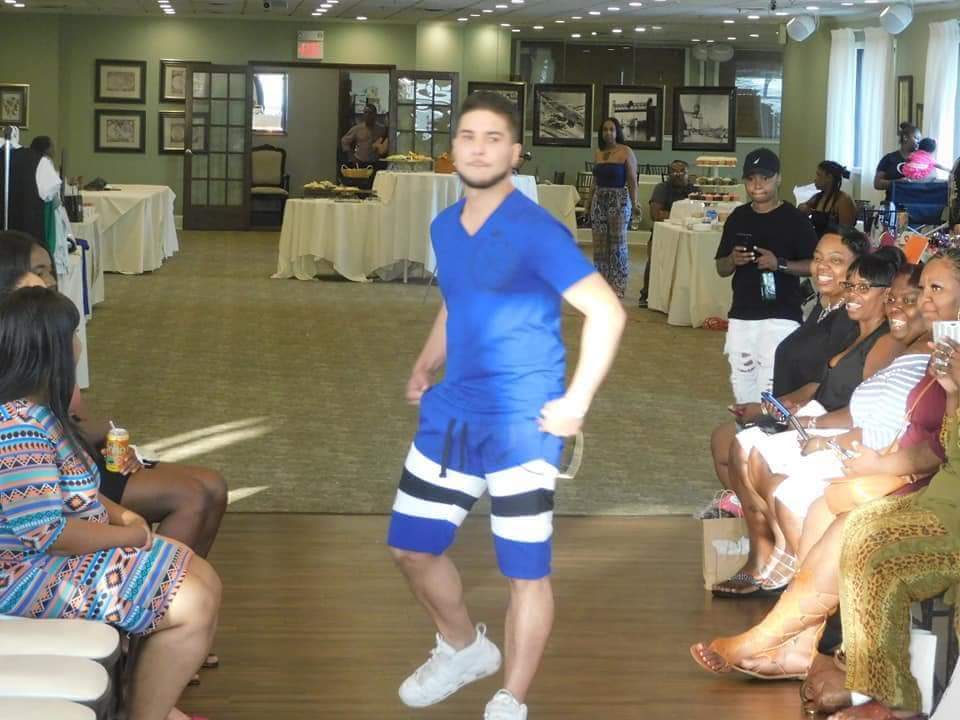 Life3lr's tweet image. We like to thank everyone that came out to the event yesterday👑 Kreations by royalty👑 the models was very great and we appreciate everyone that cop some #3LR brand