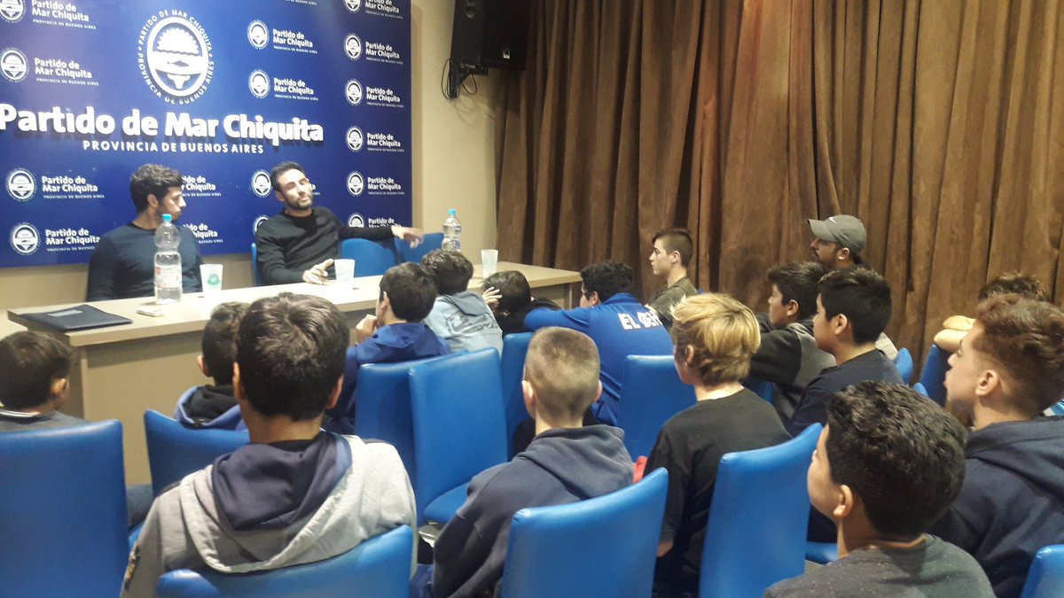 #CampusDeInvierno comienza el campus de Fútbol con la charla del jugador vidalense #LucianoOlguin