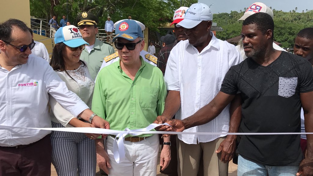 Hoy tuvimos jornada maratónica con el Presidente <a href="/JuanManSantos/">Juan Manuel Santos</a> vistando avance de obras hechas durante este gobierno. A él nuestra gratitud y compromiso con el desarrollo del país