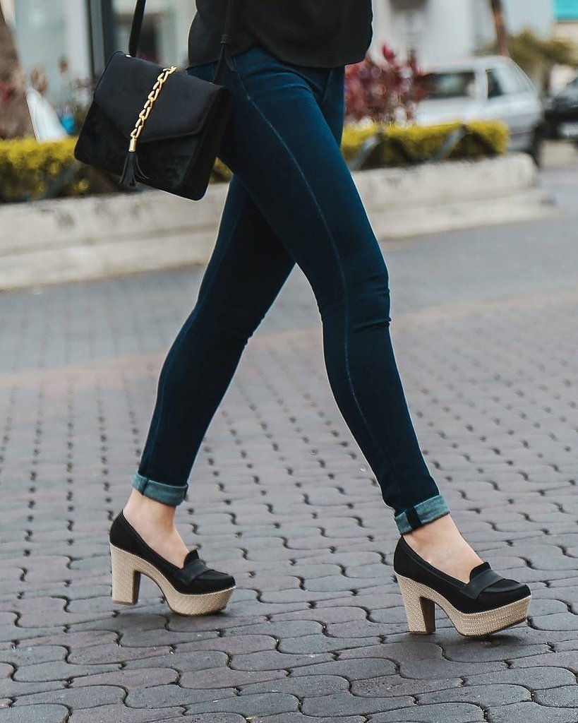 coleguini's tweet photo. ¿Adivinen quién va rumbo a tienda? 💥 ¡No olvides reclamar tu obsequio para cada compra! 🙋🏼♀️ #CarolIsBack https://t.co/xZX8a0Ehbr