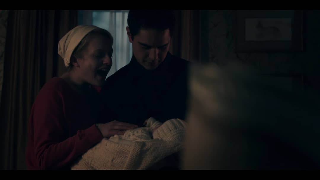 Aquela cena que a gente não sabe se chora de tristeza ou de felicidade.

#HandmaidsTale
