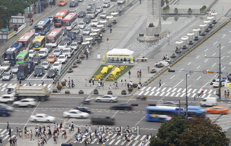 4년전 특별법 제정 하나 바라보고 광화문 광장에서 단식을 시작한 날입니다.

유가족의 손을 잡아주고 내 일 처럼 함께 해주셨던 시민여러분들이 없었다면 세월호는 억울함을 가슴에 묻은채로 영원히 묻혀버렸을지 모릅니다.

유가족의 손을 잡고 함께 해주신 시민 여러분께 진심으로 감사드립니다.