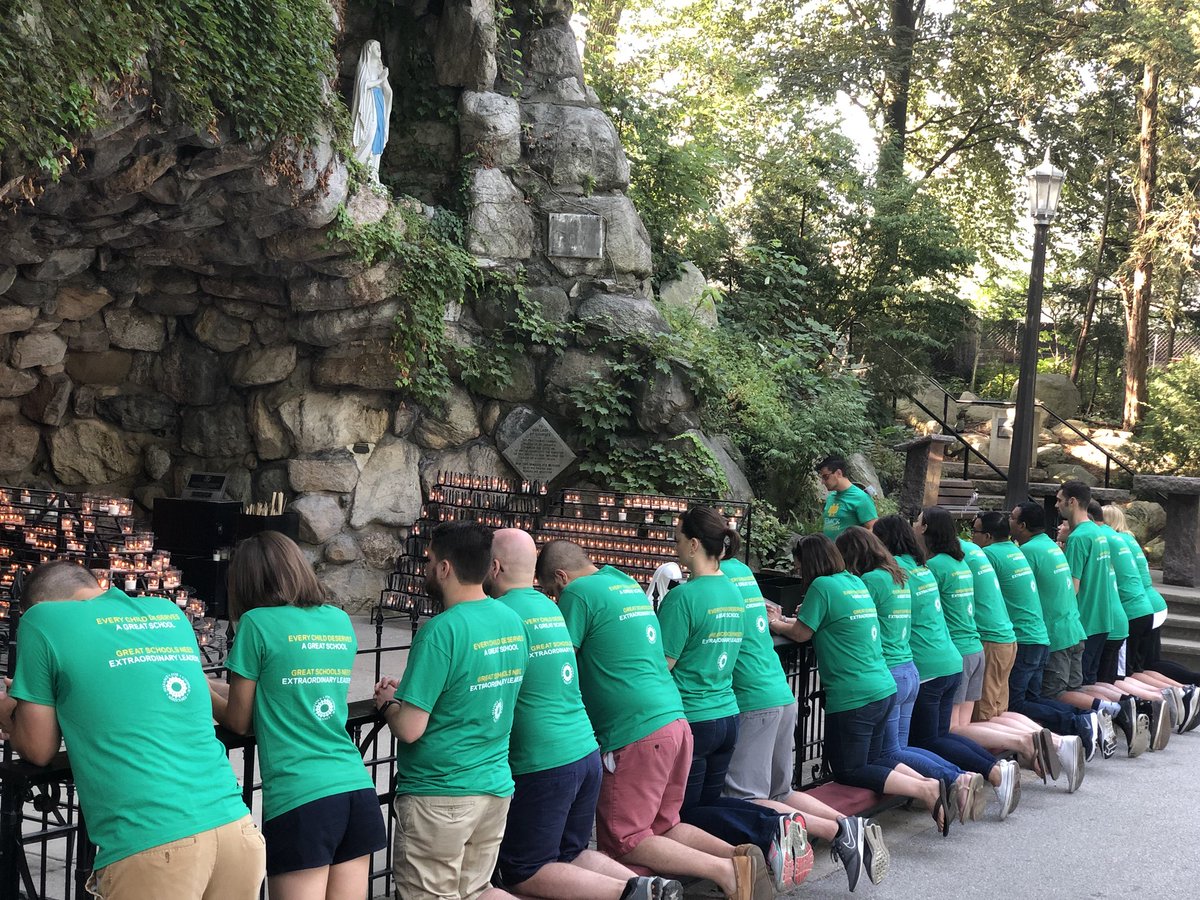dallavis's tweet photo. We believe that we are made for each other.
Members of #Remick17 showed us what that looks like today.
Grateful to accompany this community of friends on their last trip to the #Grotto after their last class today. #RemickLeaders @ACEatND https://t.co/vx35IbPuWR