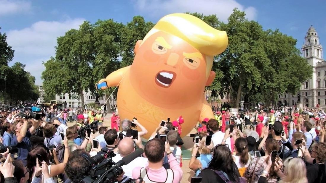 cnni's tweet photo. Tens of thousands of protesters gathered in London to protest US President Donald Trump's visit. Here's a look at the scene in 360° https://t.co/KG5mNGI5nh #CNNVR https://t.co/3VE3aYUGtK