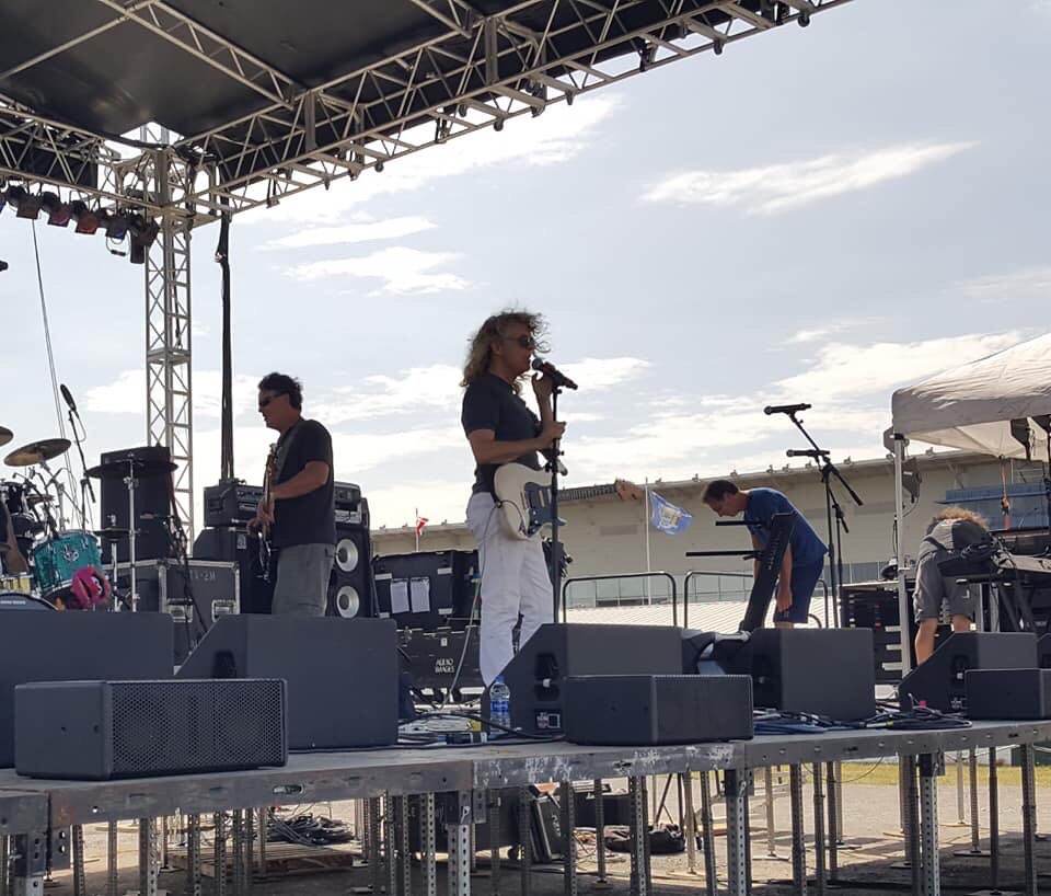 BataviaDowns's tweet photo. Beautiful weather &amp; amazing music from Rik Emmett, Carl Dixon, Rob Bilson &amp; Feedback! Thanks to our amazing sponsors for helping to make this all happen! 
#bataviadowns #bataviaevents #rockinthedowns #rikemmett #summer #summerconcerts #geneseecounty https://t.co/2CLOLdSMvC