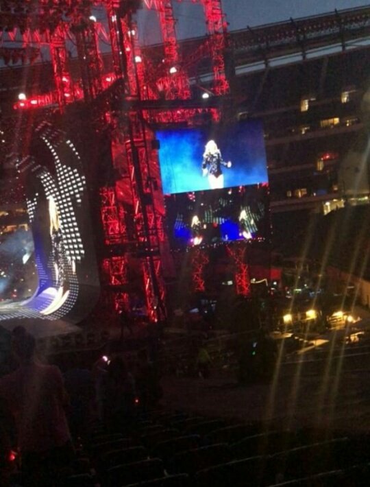 Swiftie13_rep's tweet photo. Taylor está en el escenario !!!!!
ARE YOU READY FOR IT ?!?!? 🐍🐍🐍💜
#reptourphilly #reputationStadiumTour https://t.co/oSxhganaN7