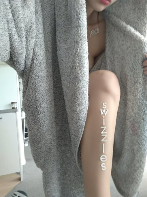Only the most dedicated camgirls would get tattoos of their hightippers 🎀🎀 https://t.co/OBfgd73Lnd
