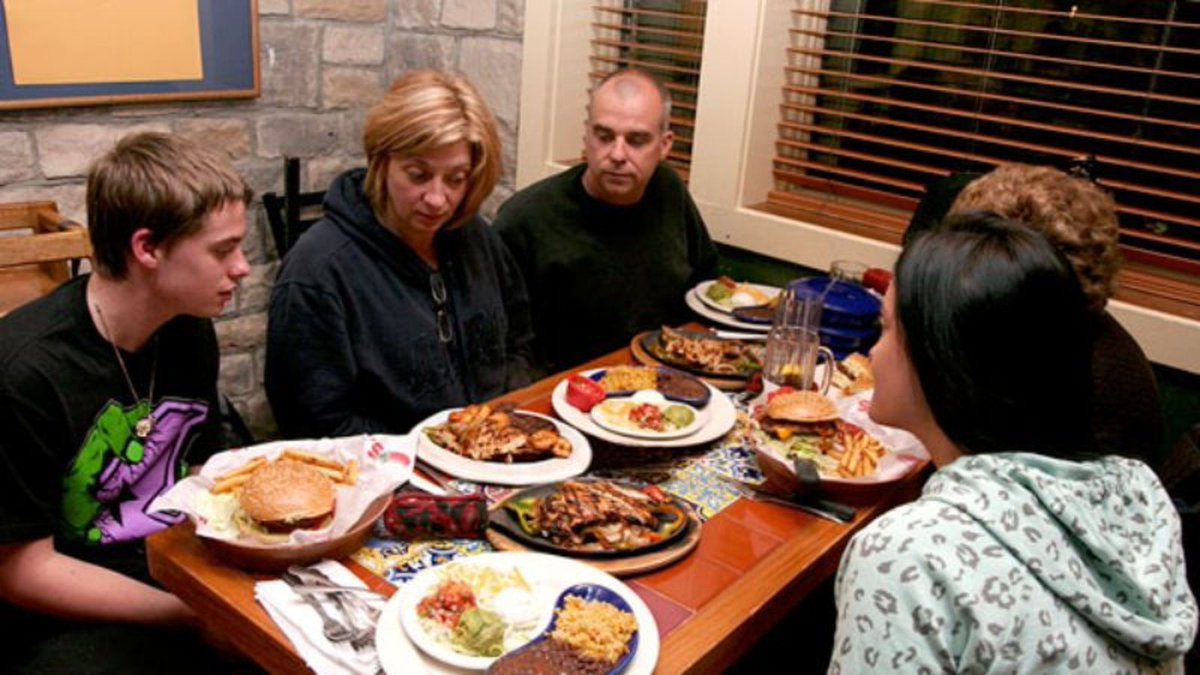 Restaurant Patrons Entranced By Sizzling Order Of Fajitas trib.al/u03wM9N