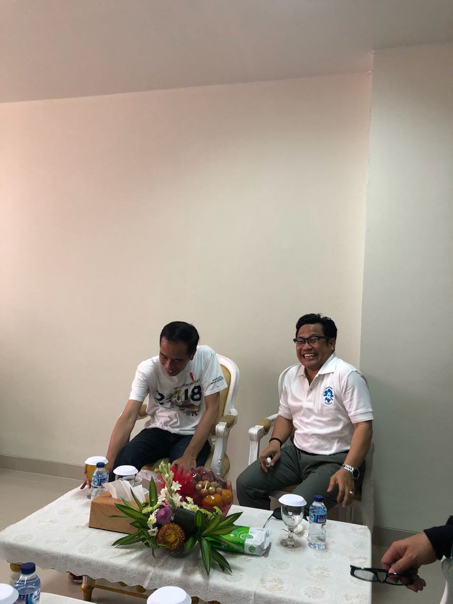 Join_Barsel_06's tweet photo. hdr meninjau venue asian games di Palembang.
Setiap kesuksesan berwl dr mimpi, jgn takut bermimpi, jgn takut utk brhrp dgn jgn takut utk berusha Allohumma sholly ‘ala sayyidina Muhammad,
POSKO JOIN
#Join_2019 
@jokowi @cakimiNOW @Jazilul_Fawaid @manika_ARB
@aswaja_kalteng https://t.co/WhPW6u0gTO