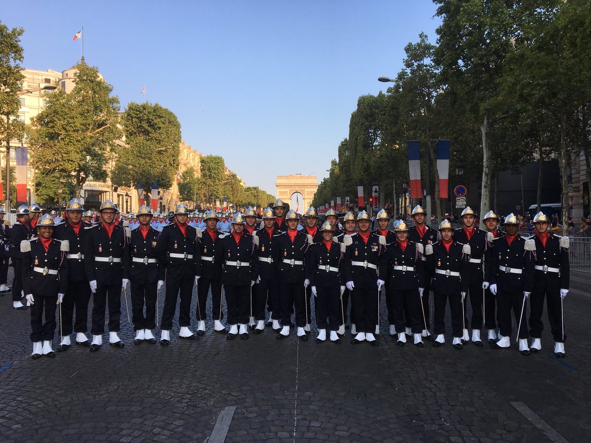 Uzivatel Ensosp Na Twitteru 14juillet Paris Direct Bonjour La Plus Belle Avenue Du Monde Le Defile Du 14 Juillet Des Champs Elysees A Pour Theme Cette Annee La Fraternite D Armes Https T Co Ljrx8weowi