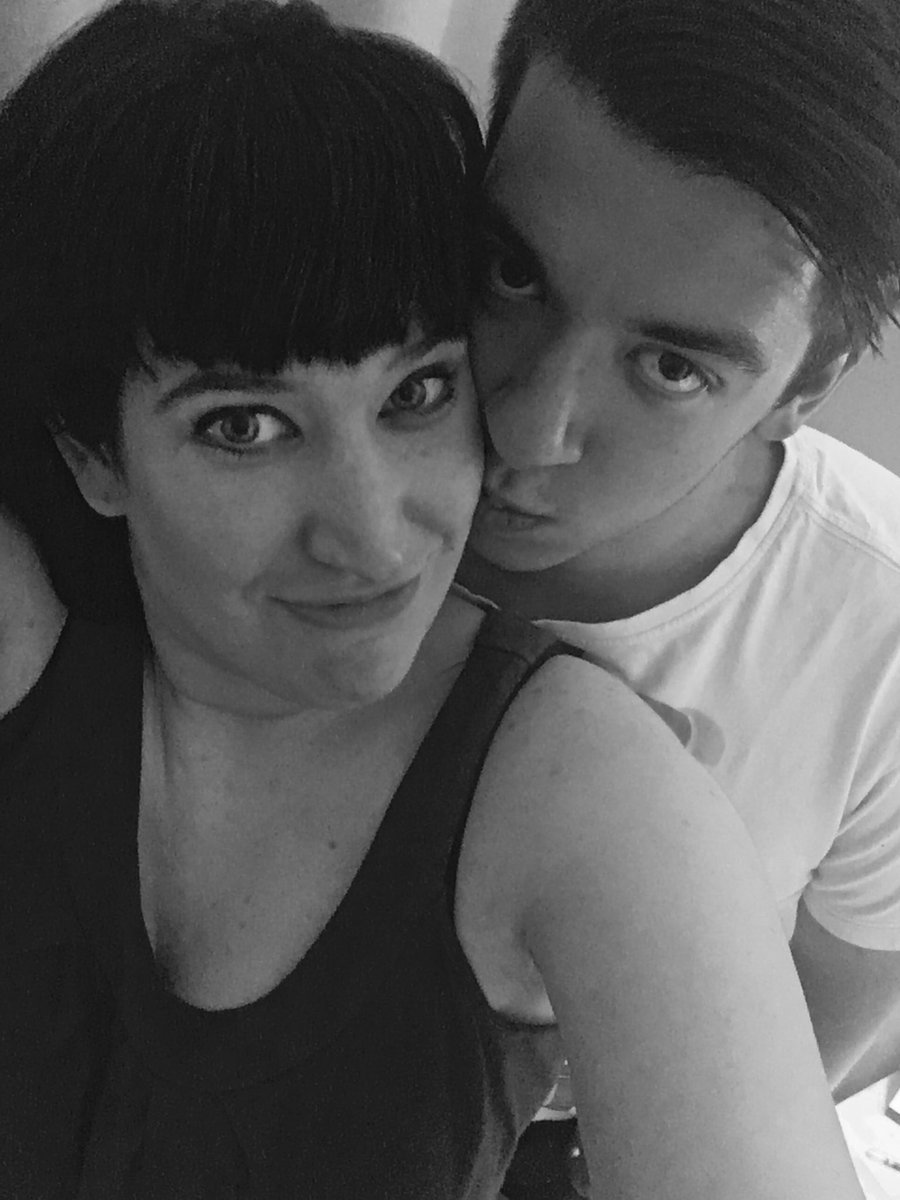 Heute vor exakt 2 Jahren haben wir uns das erste mal geküsst. Ich erinnere mich daran als wäre es gestern gewesen. Ich bin froh, dass ich fast 2 Jahre an deiner Seite sein durfte. 

Ein kleines Andenken an eine wundervolle und starke Frau ❤️
youtu.be/Nsb_KteMAHQ