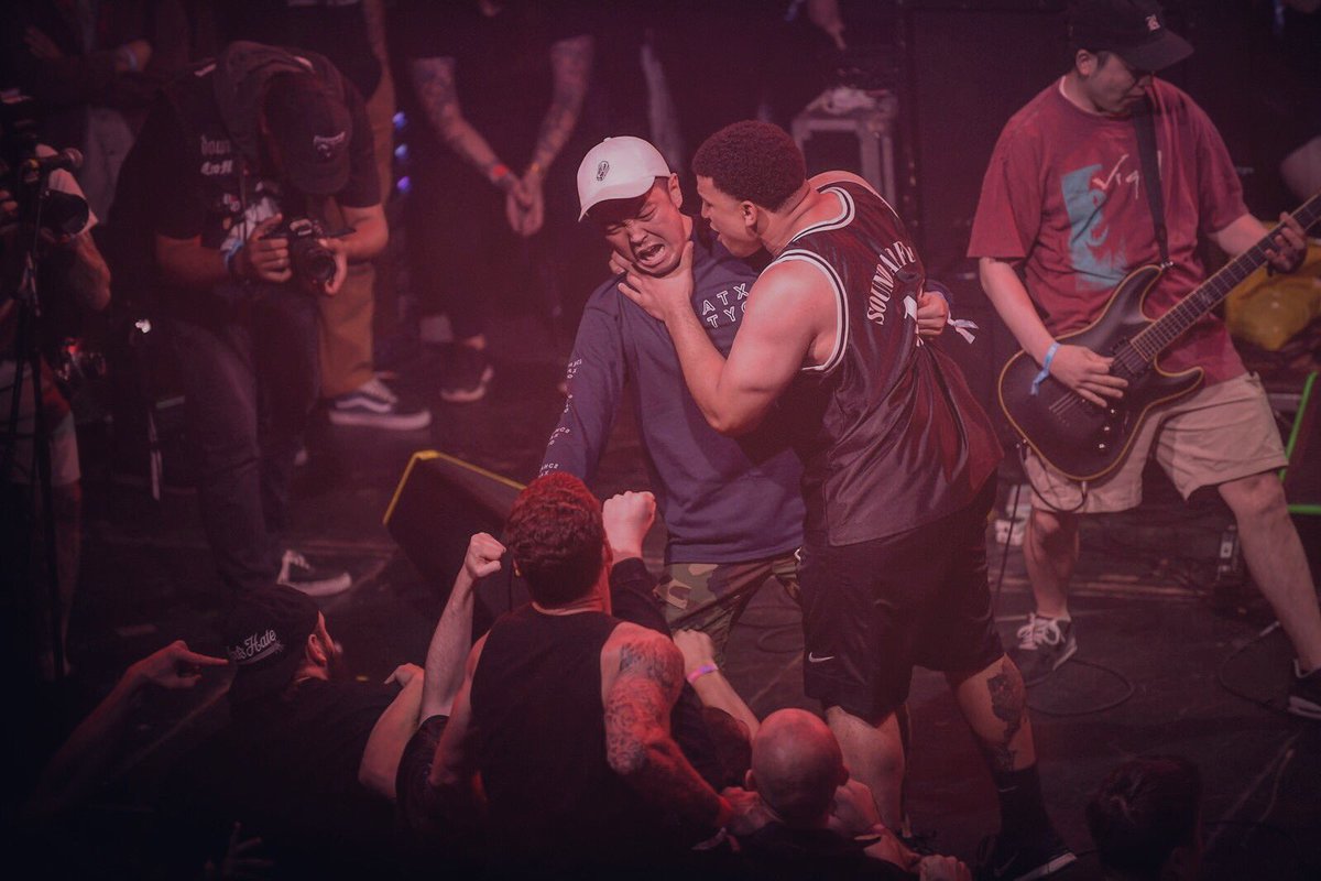 koba168's tweet photo. #fbf #saf17 One of the best show&choking🤠🤘🏻i’ve ever played🇺🇸🌴Big shout out to @sound_and_fury
ちょうど一年前に〜のいろいろ最高...https://t.co/qyB92e87GP https://t.co/VlJJo9VRwb