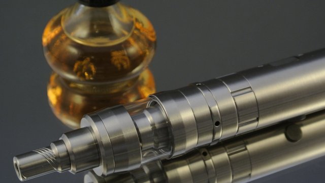 dianis99's tweet photo. E-Cigs https://t.co/tZARPv4ziL https://t.co/drMaGoVut9