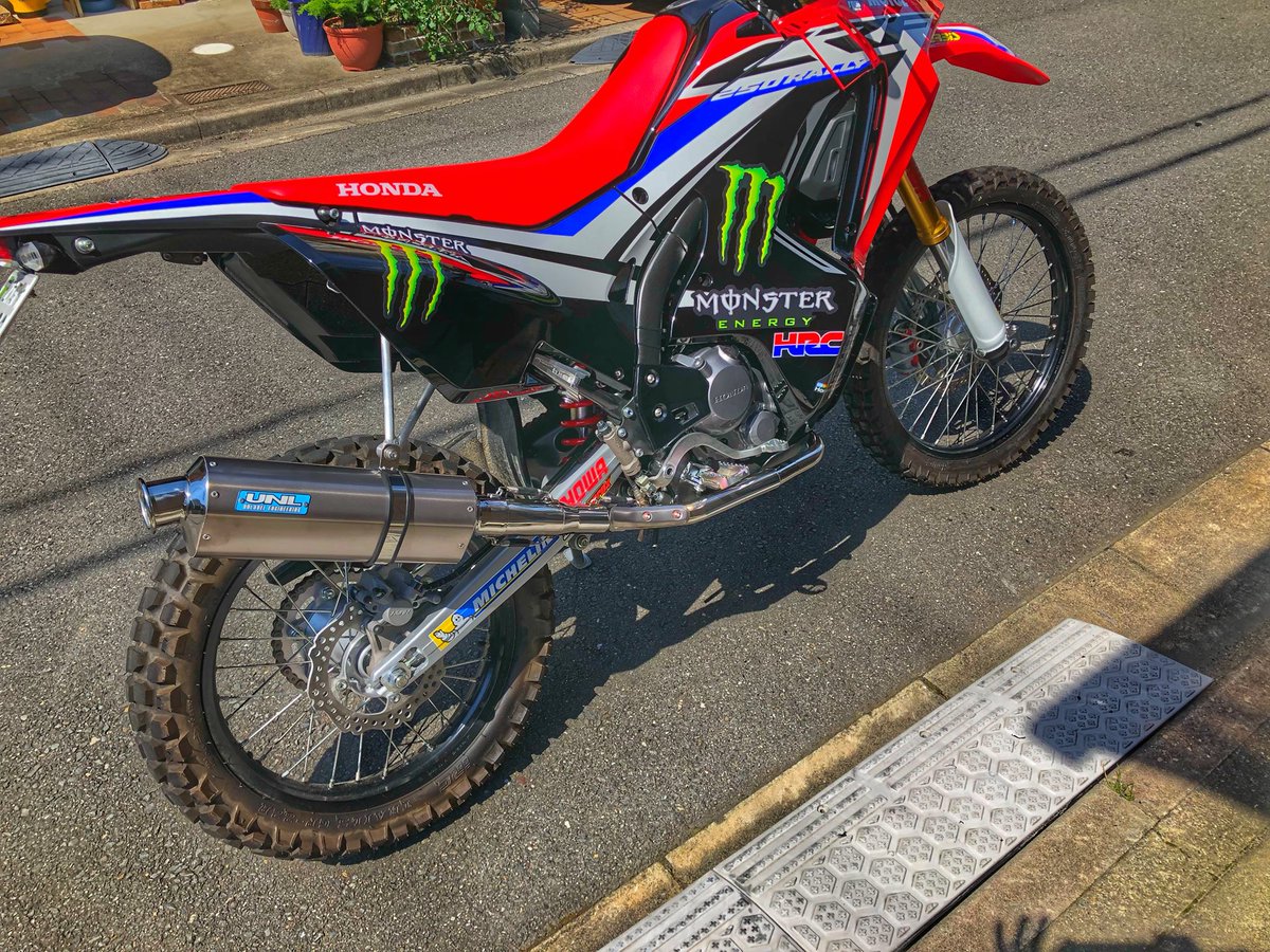 84moto Crfrally Crf250rallyにはダウンマフラーがよく似合う 明らかに取り回しも軽くなったし はよ走りに行きたい Crf250rally Unlabel アンレーベル T Co Twqs1xcj66 Twitter