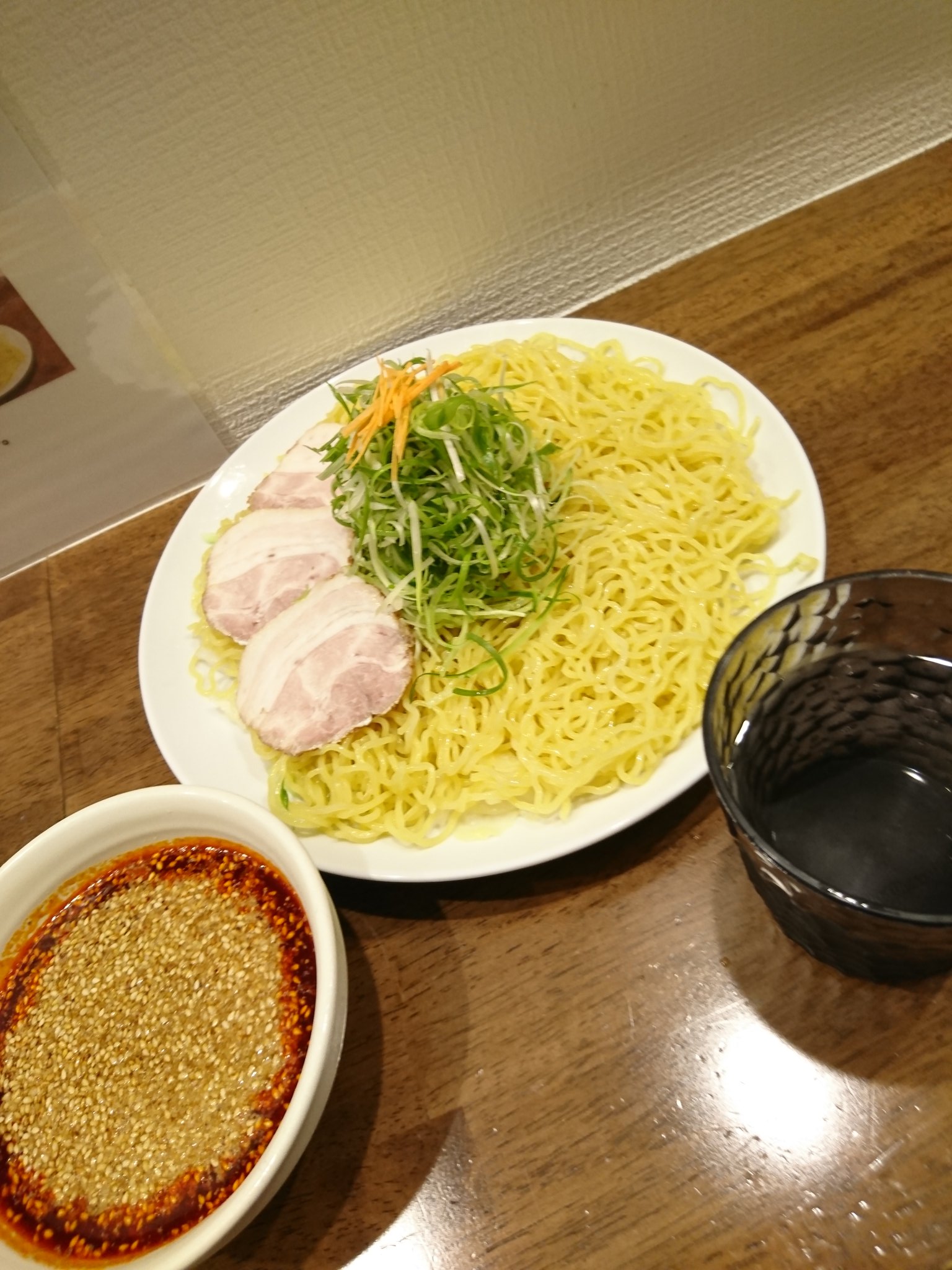 桃 〆に おそらく大阪で唯一の広島つけ麺 専門店の たけ へ かつては福島区にもあったけど閉店したのよね 辛いけどすっきり美味しい冷たいつけ麺 暑い夏にピッタリですよ T Co T9ztstc8c5 Twitter