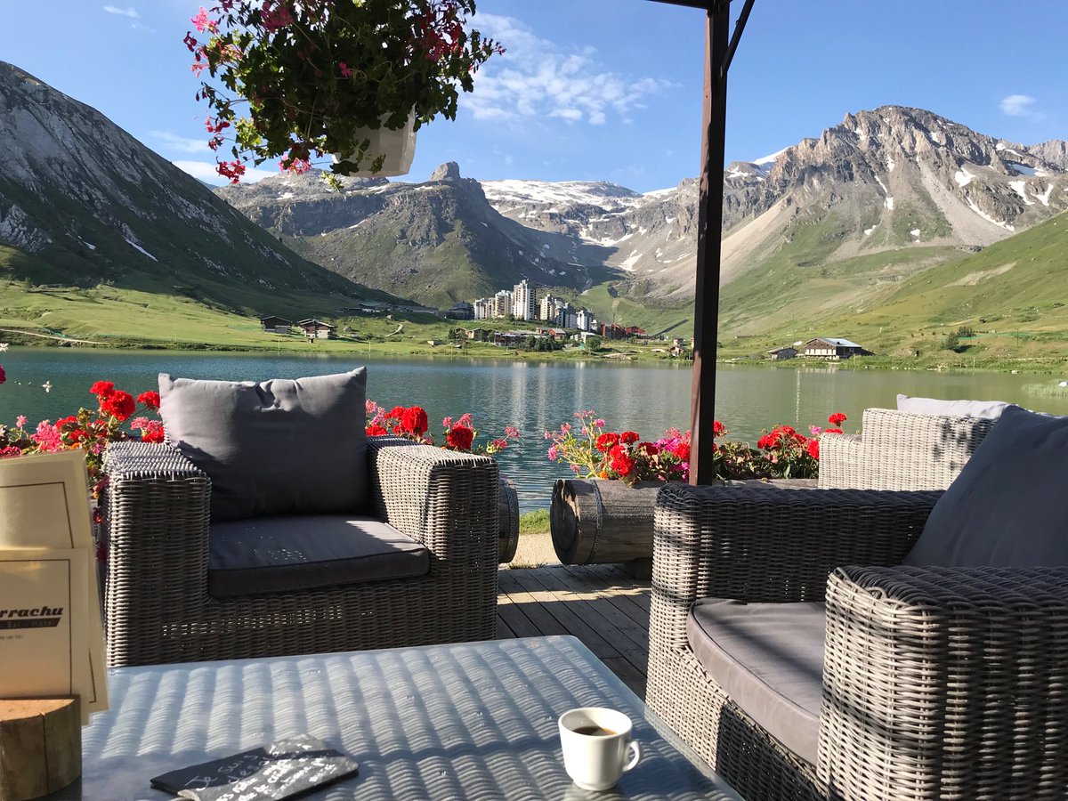 Day off skis and not a bad start. Coffee and the best view #tignes