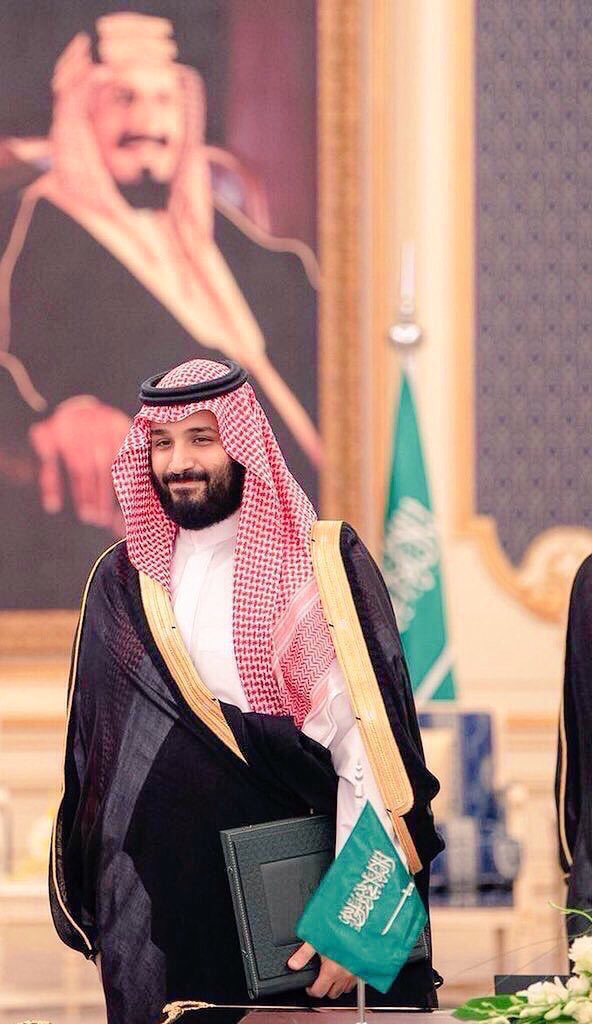 qwer1122e's tweet photo. طلايع النصر في وجهك حفيد الأمام 
ولي عهد الوطن ياقاهر اخصامها 
تضرب بسيف العداله يالشجاع الهمام
ماتلتفت في معممها وحاخامها 
تحقيق الاحلام عندك فعل ماهو كلام
تشهد لنا منجزاتك وانت ضرغامها 
والشعب كله موالي في يدينك حسام
اضرب بنا الكايدة ونحطم ارقامها
لي
#ولي_العهد_محمد_بن_سلمان https://t.co/U6t2v6VeFx