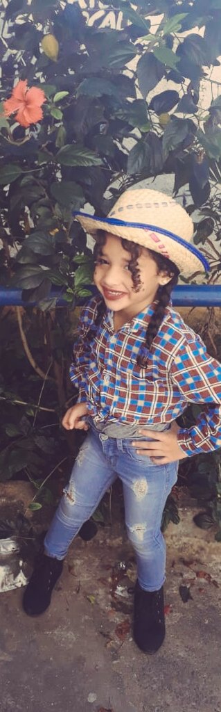 Meiguela03's tweet photo. Eu amo voces sem ao menos ter explicações😍
 Festa Junina dos meus bbs🎆🎉 https://t.co/CONx1dxGPG