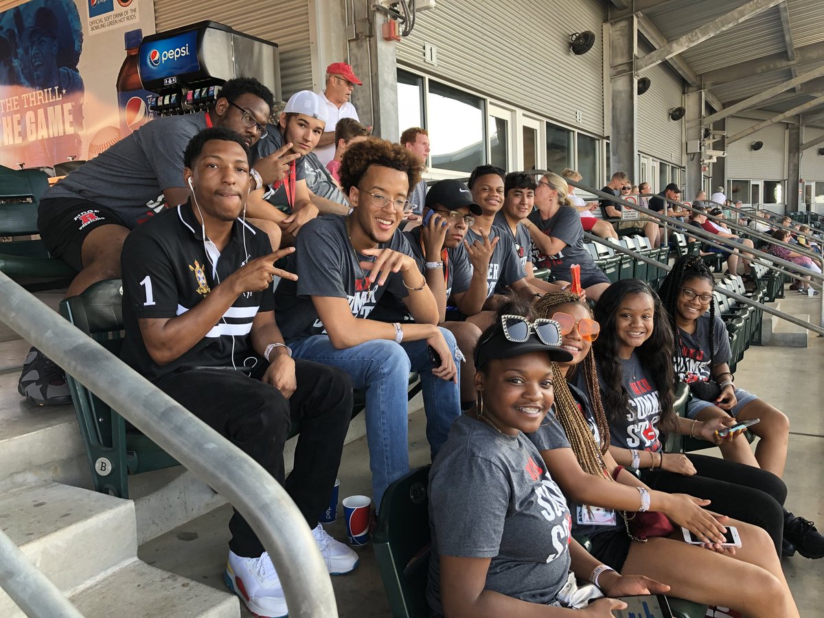 WKUSummerStart's tweet photo. Fun evening with the @BGHotRods! #WKUSummerStart https://t.co/3pOSy6Abhr
