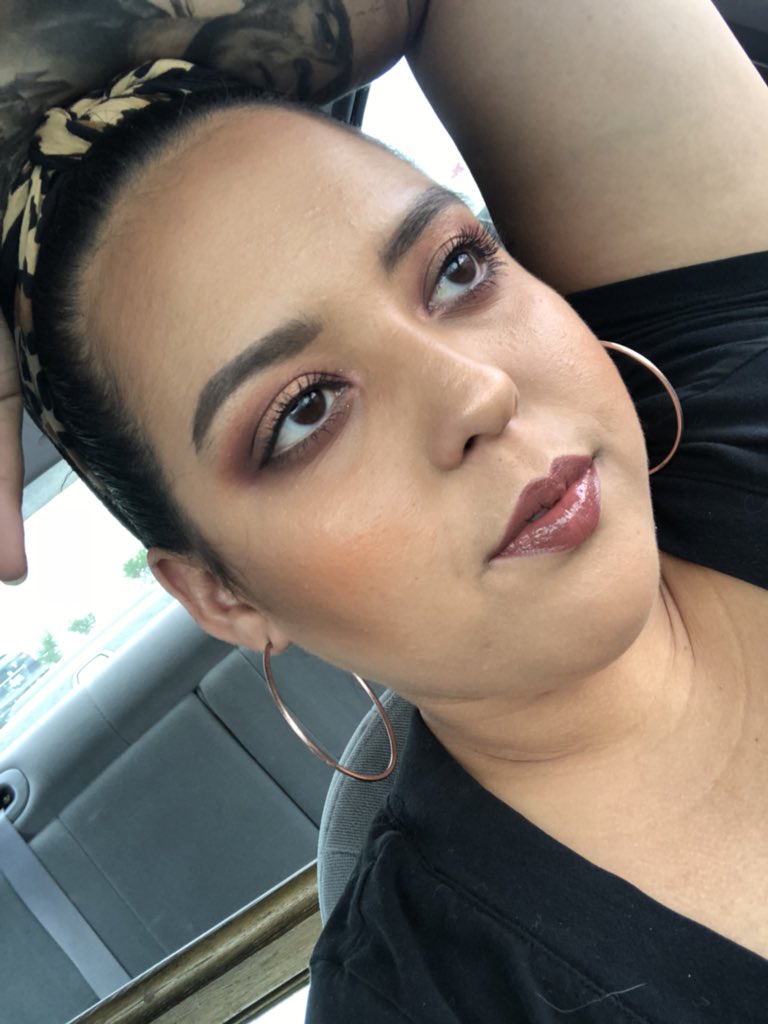 staaciiaa's tweet photo. I try really hard to take good pictures of my makeup. #crownroute #boxycharm #boxyqueen https://t.co/jMw6cvLi1t