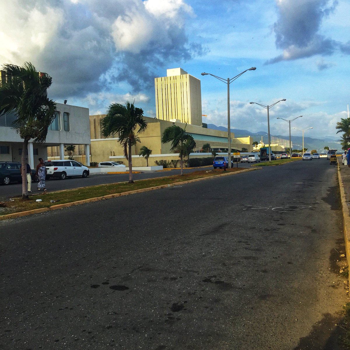 suraze's tweet photo. Downtown Kingston at sunset @MayorWilliamsJA #fridayscene #lifeinthe876 https://t.co/CSxgvgeugP