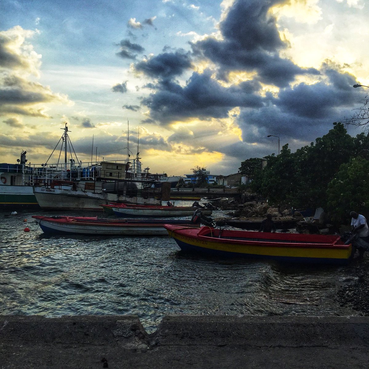 suraze's tweet photo. Downtown Kingston at sunset @MayorWilliamsJA #fridayscene #lifeinthe876 https://t.co/CSxgvgeugP
