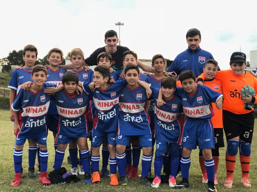 UmpierrezWalter's tweet photo. EXITOS BANDA.
DISFRUTAR METER NI UNA POR PERDIDA Y RECORDAR "ES SOLO UN JUEGO" LAVALLEJA NOMAS!!!! https://t.co/xx3efBGTgv