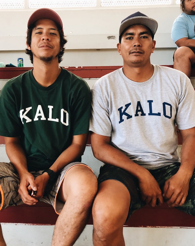 tradeshawaii's tweet photo. ๐๐พ #braddahood
#tradeshawaii #designedinhawaii #raisedinaloha #kalo #alohafriday https://t.co/0KFBKS1wEN