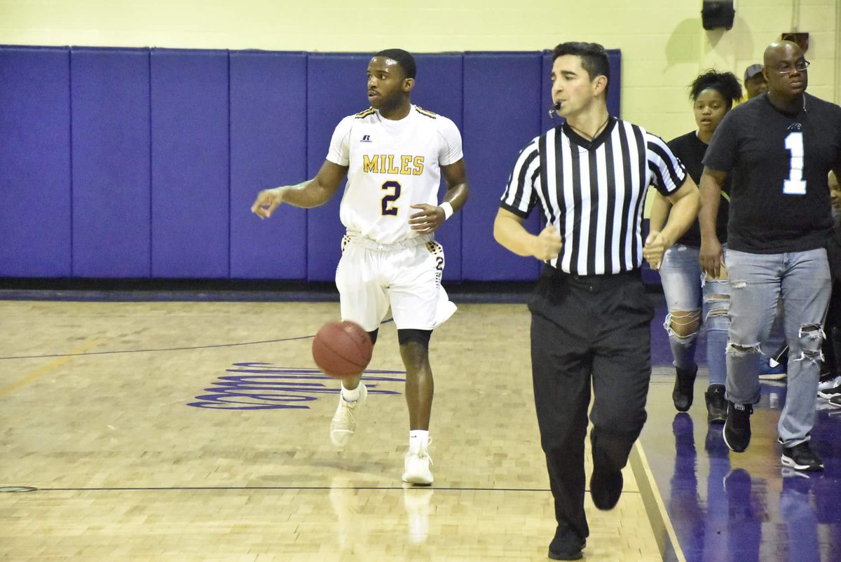 DameDash15_'s tweet photo. Miles College Guard ! 🏀🔐 #GrindState #Miles19 https://t.co/AOLsMc46O5