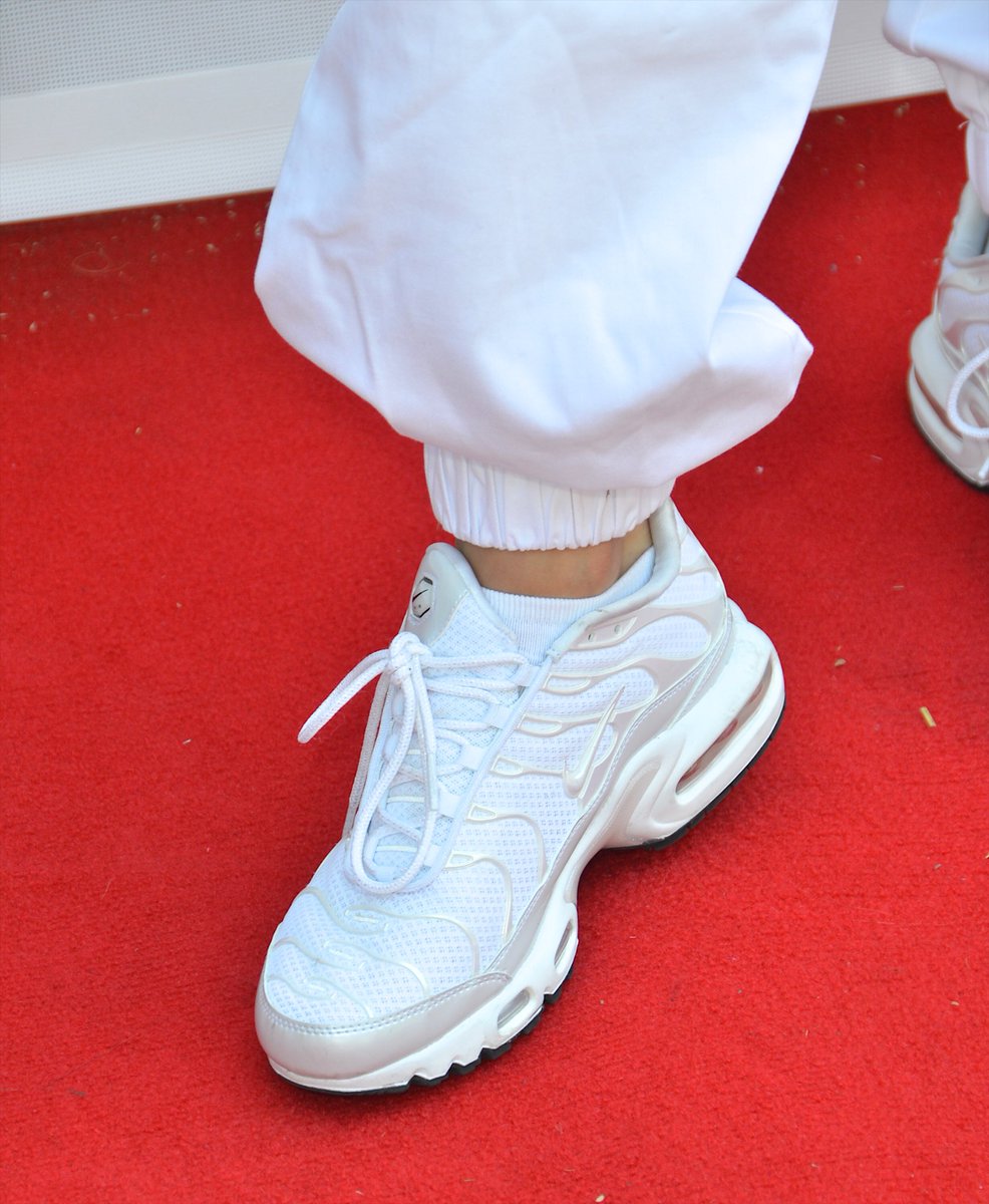 what to wear with nike air max