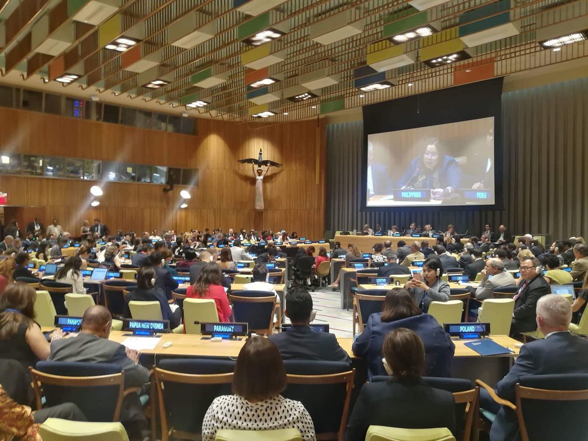 DFAPHL's tweet image. Labor-sending countries score a major victory at @UN with the approval of the final text of #GlobalCompactMigration—an international agreement that the Philippines helped put together to ensure better treatment #ForMigrants around the world: dfa.gov.ph/dfa-news/dfa-r…

#DFAinACTION
