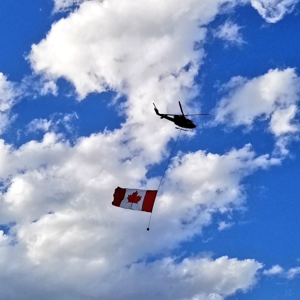 elrednaxela's tweet photo. #cpacow watching the Canadian Forces helicopter take off at @fortcalgary to lift a Canada Flag over the @calgarystampede grandstand! @CalgaryParking #yyc https://t.co/j4jQwqogPi