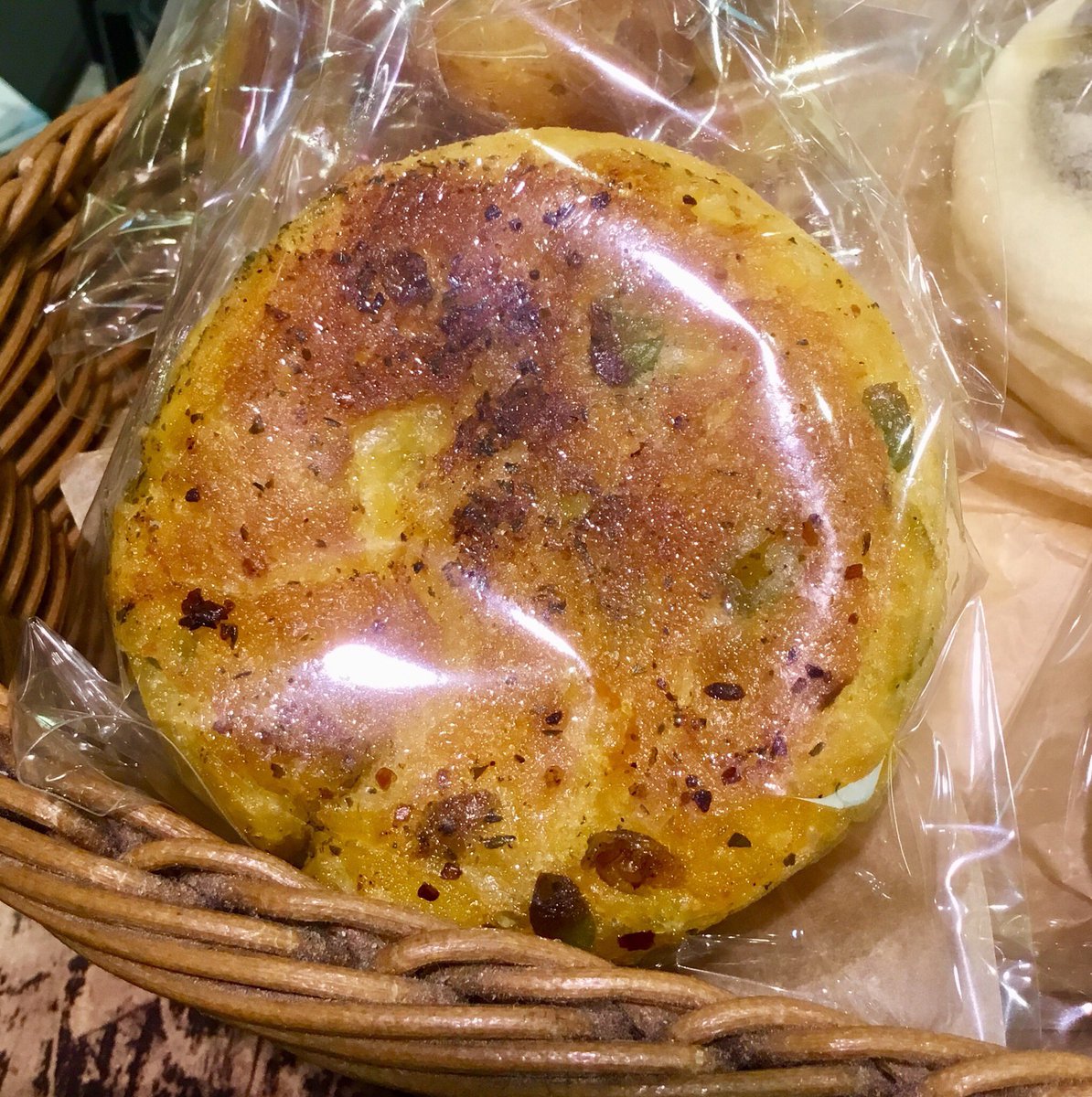 ルミネ横浜 A Twitter B1 ブランジェ浅野屋 7月のおすすめ商品 季節限定の枝豆のパン アヒージョはガーリックや ミックススパイスで夏らしい味になっています まめ豆クリームチーズはほんのりと甘いクリームチーズをたっぷりと包んだ豆かのこパン 季節の