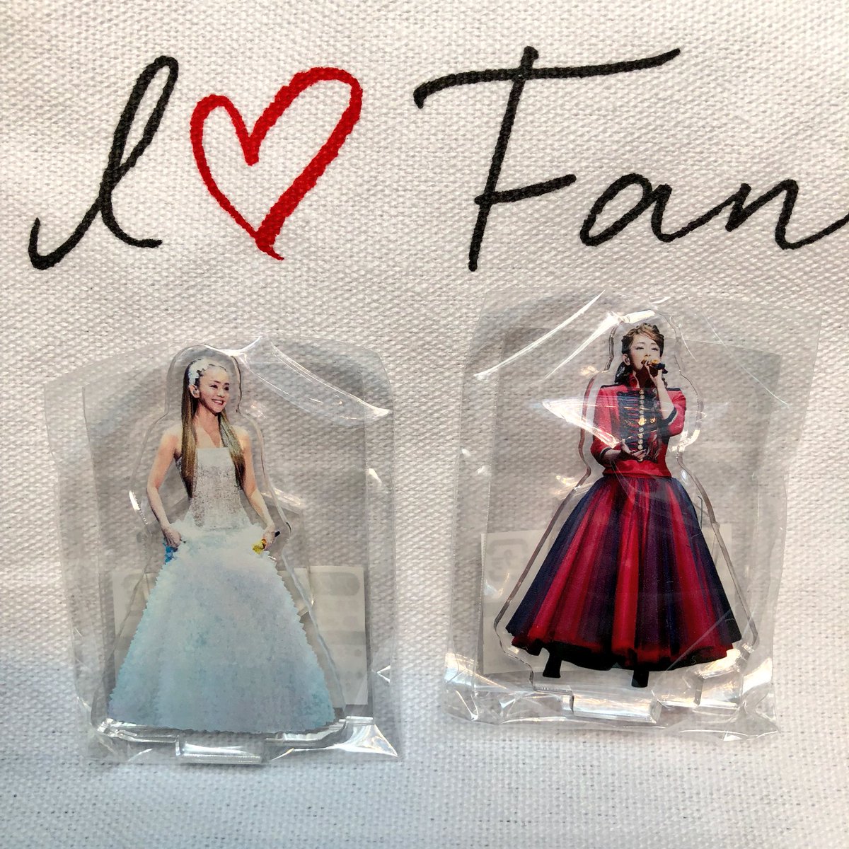 DrChronus_0920's tweet photo. 今日ガチャガチャして出た、アクリルスタンドとマグネットの安室ちゃん達😊
お一人様20回までってことで、MAX回してきました‼️
種類が多いこともあってか、被り無しでございました😍💕
#安室奈美恵 #NamieAmuro
#FinallSpace #大阪会場
#ナレッジキャピタル #7月14日 #初日 https://t.co/8Wwj22XpbH