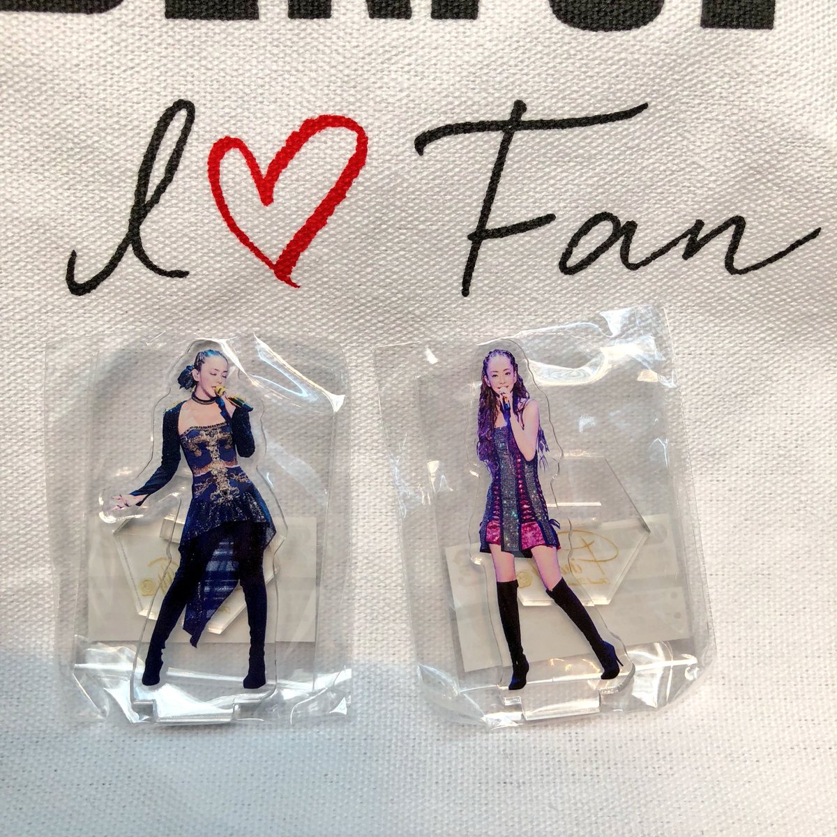 DrChronus_0920's tweet photo. 今日ガチャガチャして出た、アクリルスタンドとマグネットの安室ちゃん達😊
お一人様20回までってことで、MAX回してきました‼️
種類が多いこともあってか、被り無しでございました😍💕
#安室奈美恵 #NamieAmuro
#FinallSpace #大阪会場
#ナレッジキャピタル #7月14日 #初日 https://t.co/8Wwj22XpbH