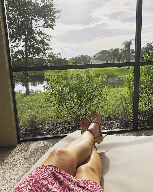 HeatherDeyrieux's tweet image. It was a #2pairsofshoes #shoedebut kind of week. Broke out my new @bebe_stores #corkheels today with #metallic #flecks as a neutral option. Great height and comfortable! #shoelove365 #highheels #shoelove #shoelover #heellover #corkhighheels #strappyheels ift.tt/2zDM7mi