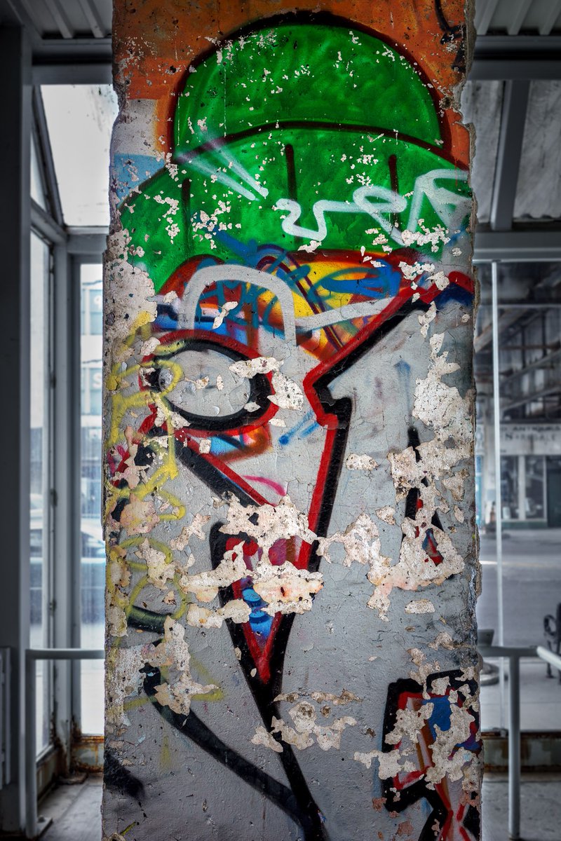 adamddooley's tweet photo. A piece of the Berlin Wall in Chicago.
The day that the wall started coming down, my grandfather, a WWII veteran told me he could not trust the USSR unless maybe they took down this wall. A few hours later...
#graffiti #berlin #chicago #history #chicago77
https://t.co/67qJFxRd8V https://t.co/lLlLrSGlMR