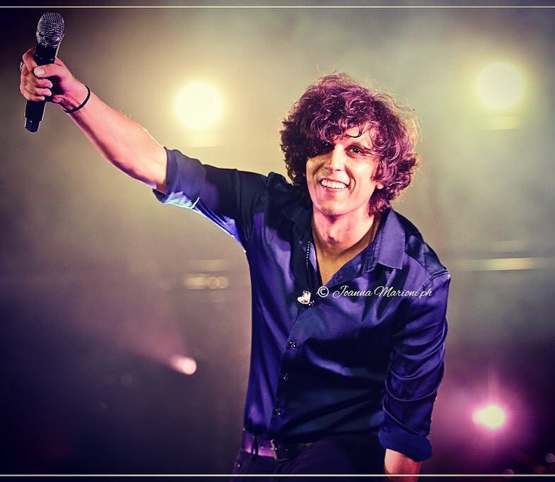 Indimenticabile live <a href="/MetaErmal/">Ermal Meta</a> #NonAbbiamoArmiTour nel suggestivo scenario dell’ #abbaziadiSanGalgano #ErmalMeta foto anteprima di <a href="/JoannaMarioniph/">Joanna Marioni</a> grazie <a href="/mescalofficial/">Mescal Musica</a> <a href="/Radio105/">Radio 105</a>
