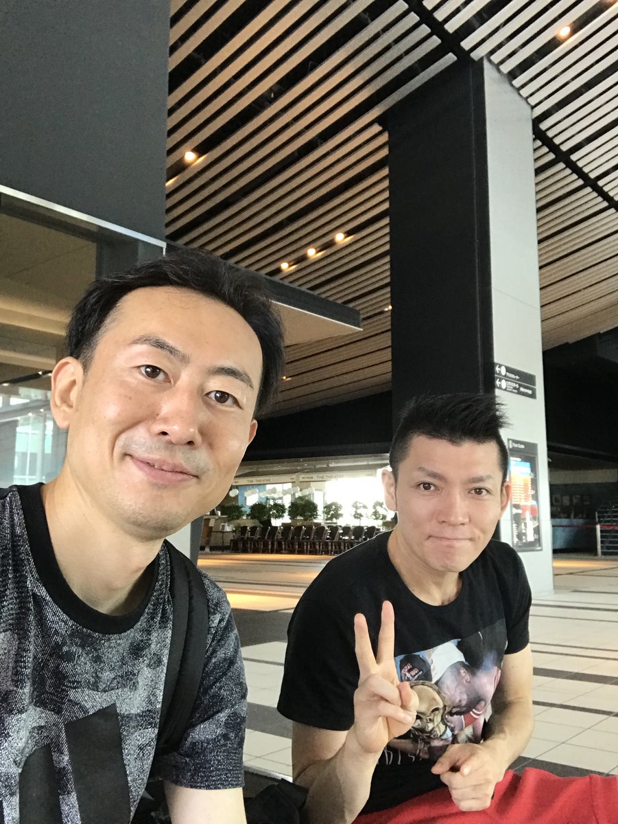 デルピエロ山口 発毛芸人 V Tvittere デルピエロ ピルロ 元日本代表の方たちのイベント来てます なんとコンビで先頭並べました 15時からイベント楽しみ