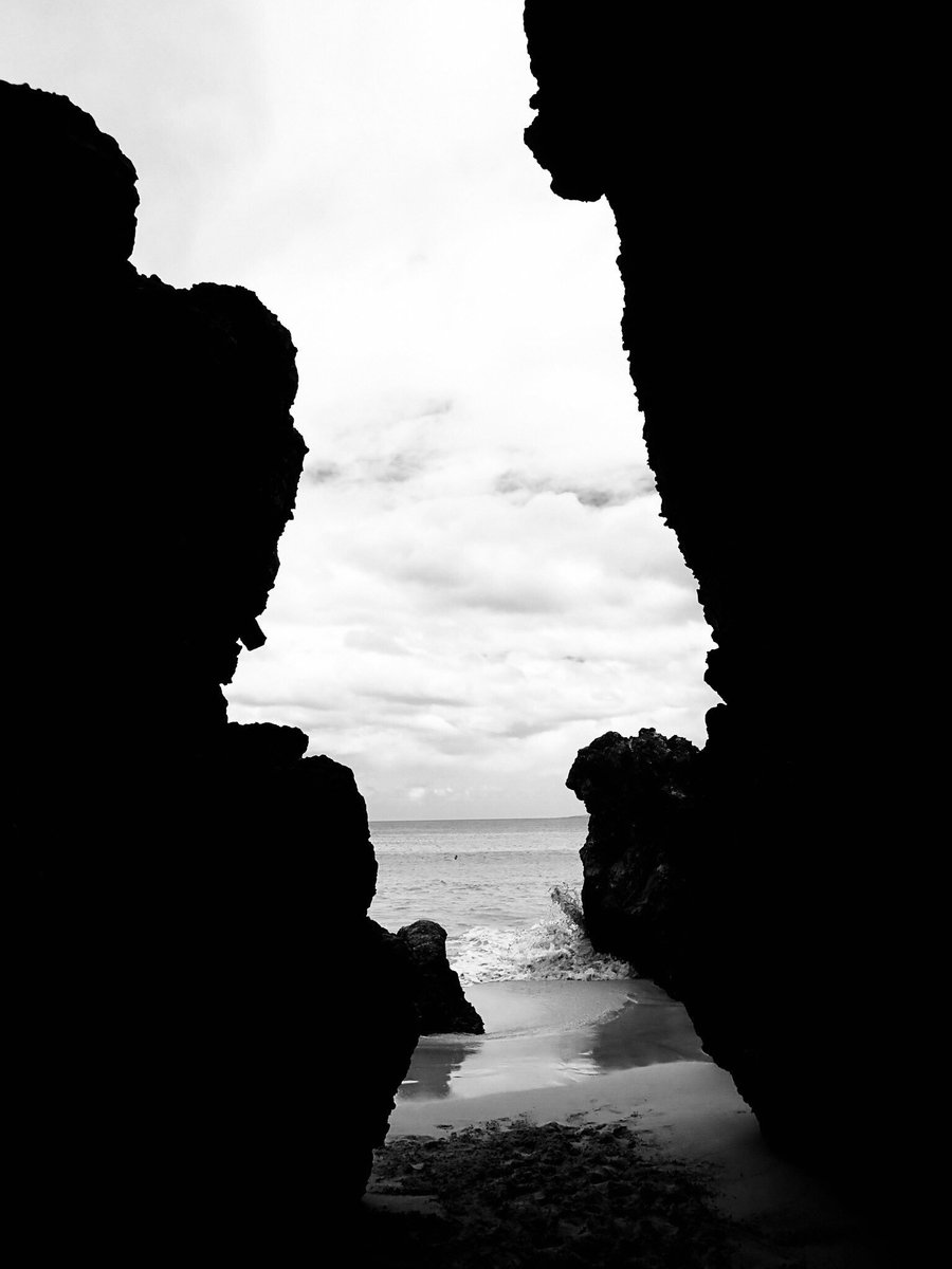 photosteiney's tweet image. View of the #PacificOcean from within the cave at #Hapuna Beach. 

#Hawaii #HI #BigIsland