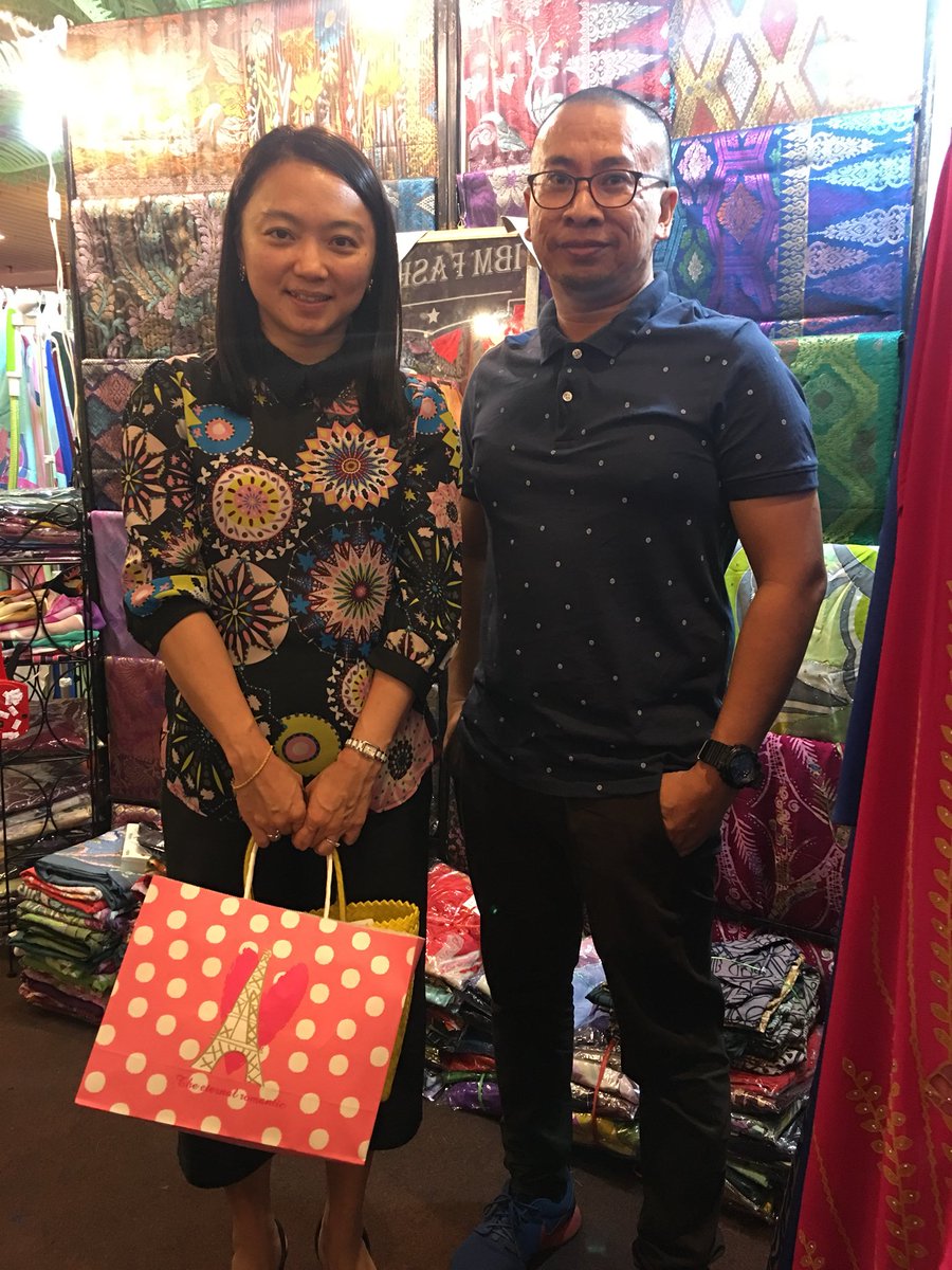 tokeybatik's tweet photo. #Throwback #SunwayPutraMall
#BatikMalaysia #HannahYeoh https://t.co/VSvzV1vR5c