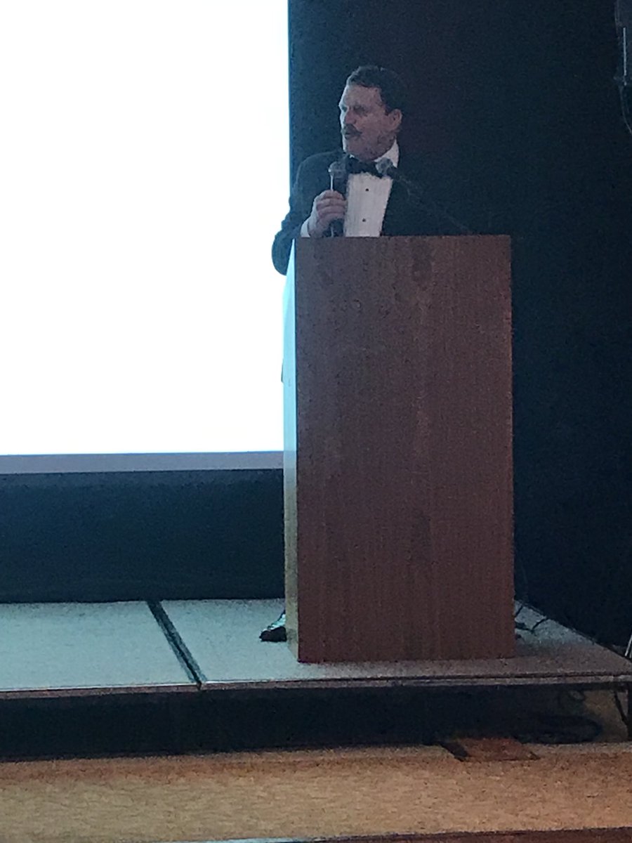 MichaelLomio's tweet photo. Thank you to @KPShare Executive / @SVLeadershipGrp Board Member Chris Boyd for inviting @NardinSVLG, Alexandria, and I to the Santa Clara Chamber of Commerce’s 2018 Pyramid Awards tonight. https://t.co/8okf2vb5Nt