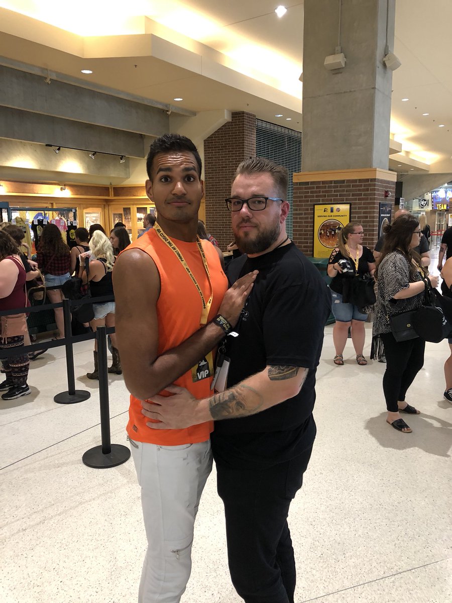 munsterchief's tweet photo. Thos man is a saint @ZackCloudHall. For our wedding dowry he gave me a towel. How was he so aware of my affection for towels?? https://t.co/LwNlhZq2yp
