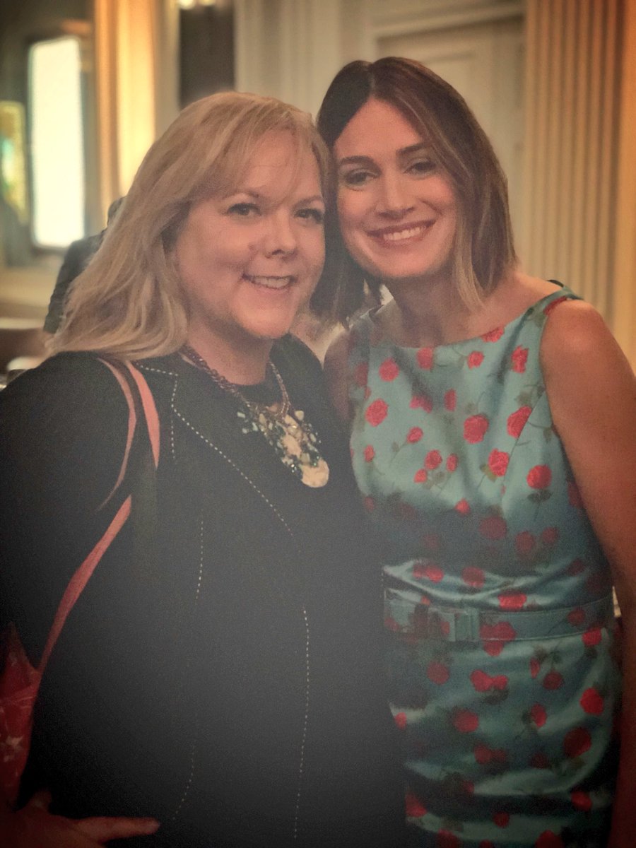 hduiha5886's tweet photo. Mood ~ “Dancing with Miss Chicago.” Cheering on @TheGillianFlynn @SharpObjects_Tv with @HBO @ChicagoMuseum. #writerslife #SharpObjects #GillianFlynn #Chicago Thanks &amp; cheers HBO for the invite! 
Pics @AkashaGarnier except of Gillian + me, Chicago History Museum. https://t.co/feWrmrVnAo
