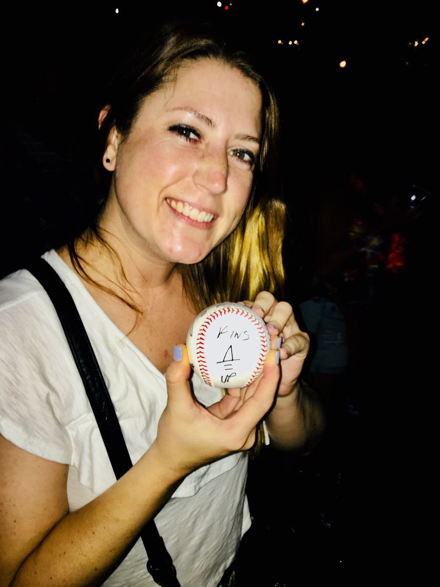 2PLYTP's tweet image. Lindsay caught the game winning catch ⚾️ 🌴