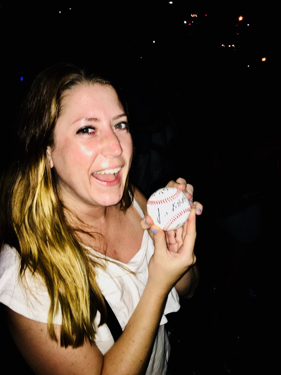 2PLYTP's tweet image. Lindsay caught the game winning catch ⚾️ 🌴