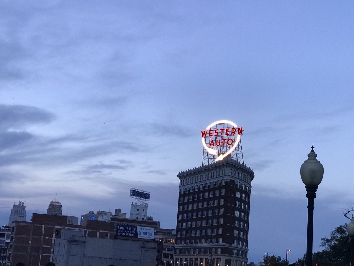 candidmarketing's tweet photo. We are lit! #westernautosign https://t.co/x56GebYevh