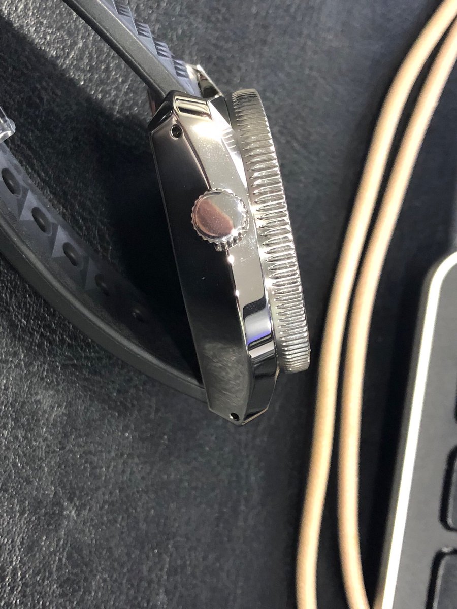 watchhobby's tweet photo. The angled casing. Note the sterile crown (2nd picture) #sla025 https://t.co/eUyEYwJwkb